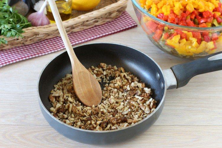 S orieškami, kôrou a cukrom S orieškami, kôrou a cukrom