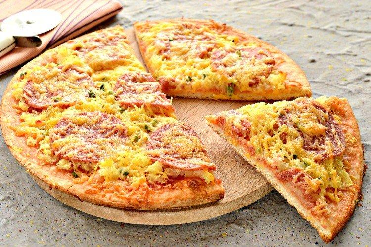 S klobásou, zemiakmi a kečupom S klobásou, zemiakmi a kečupom