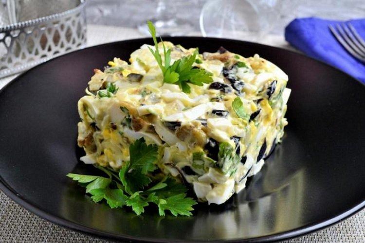 Baklažán a vaječný šalát Baklažán a vaječný šalát
