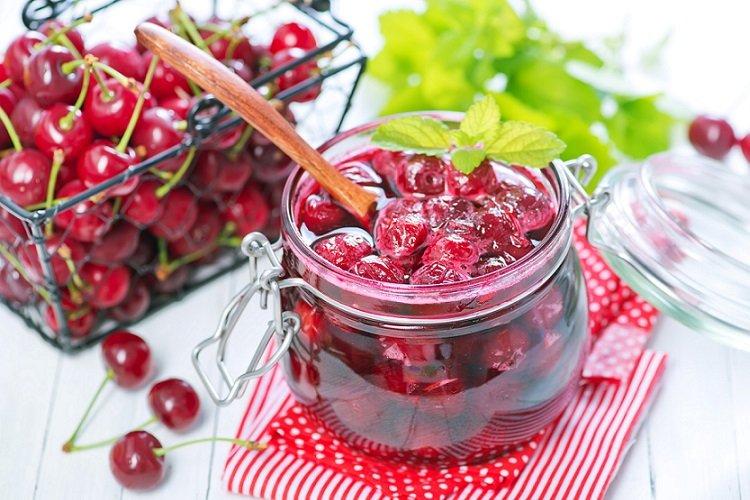 Džem s višňami a mätou Džem s višňami a mätou
