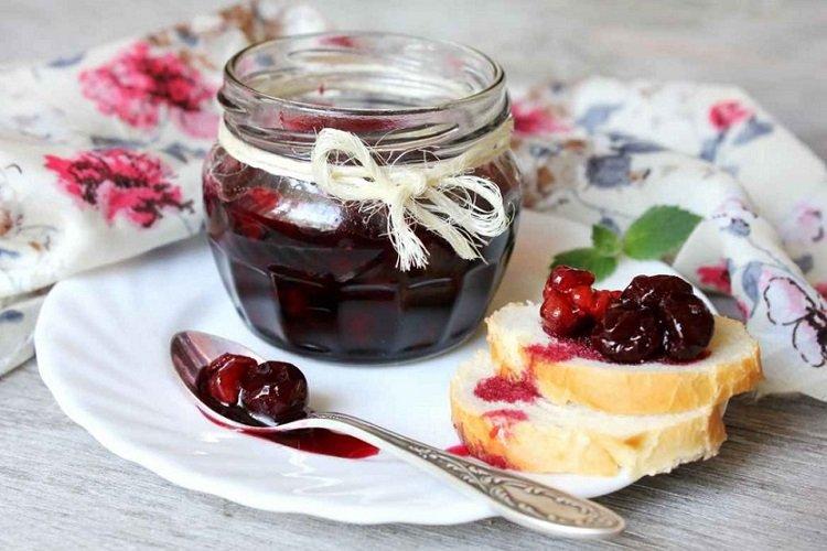 Čerešňový a egrešový džem Čerešňový a egrešový džem