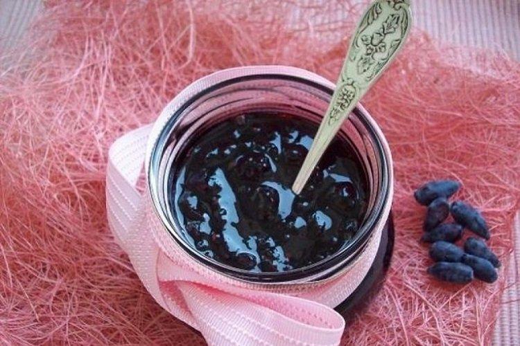 Džem s medovkou a čiernymi ríbezľami Džem s medovkou a čiernymi ríbezľami