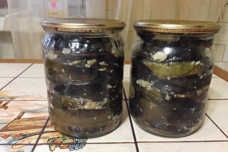 Baklažánový šalát s cesnakom Baklažánový šalát s cesnakom