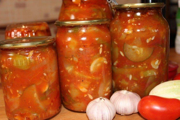 Šalát s uhorkami a cuketou na zimu Šalát s uhorkami a cuketou na zimu
