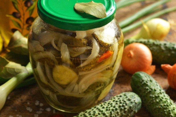 Uhorkový šalát s cibuľou na zimu Uhorkový šalát s cibuľou na zimu