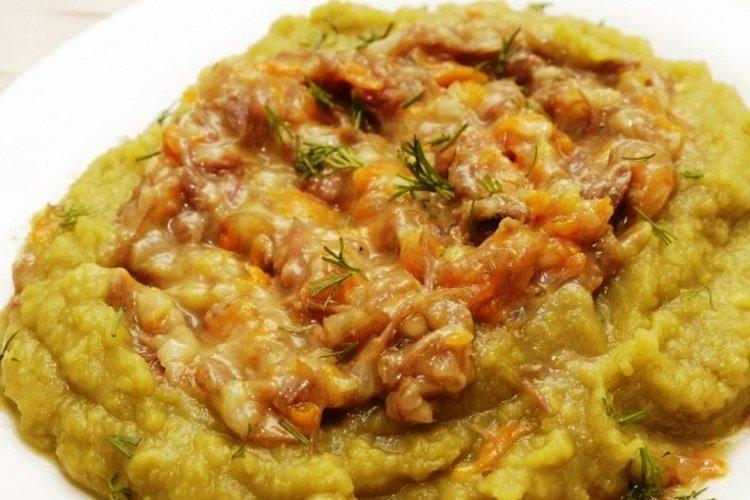Hrachová kaša s mletým mäsom Hrachová kaša s mletým mäsom