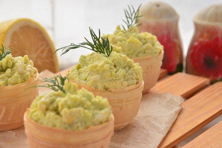 Avokádové a vaječné tartaletky Avokádové a vaječné tartaletky