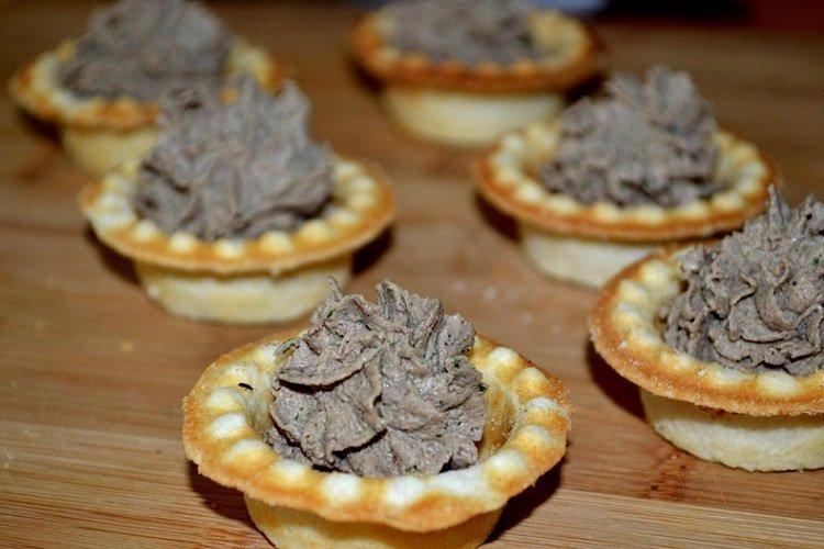 Tartaletky z kuracích paštét Tartaletky z kuracích paštét
