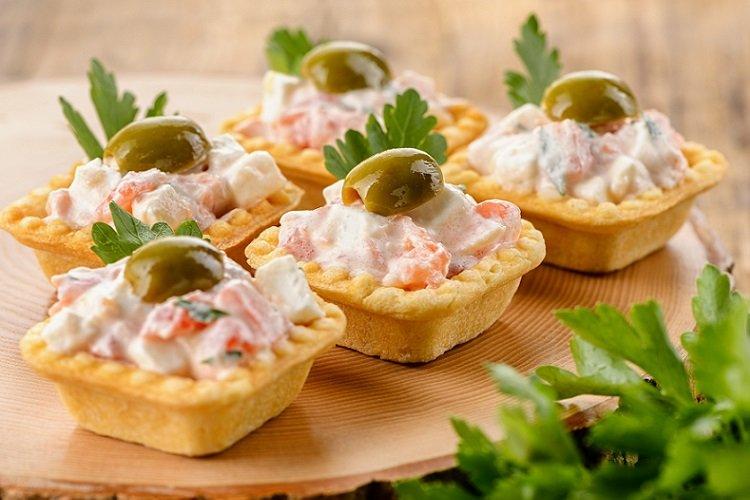 Tartaletky plnené krabím mäsom Tartaletky plnené krabím mäsom