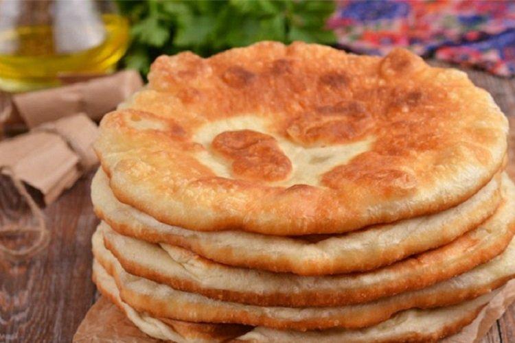 Syrové koláče na panvici Syrové koláče na panvici
