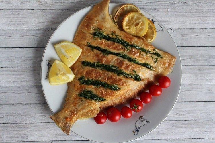 Platesy s rozmarínom a kôprom v rúre Platesy s rozmarínom a kôprom v rúre
