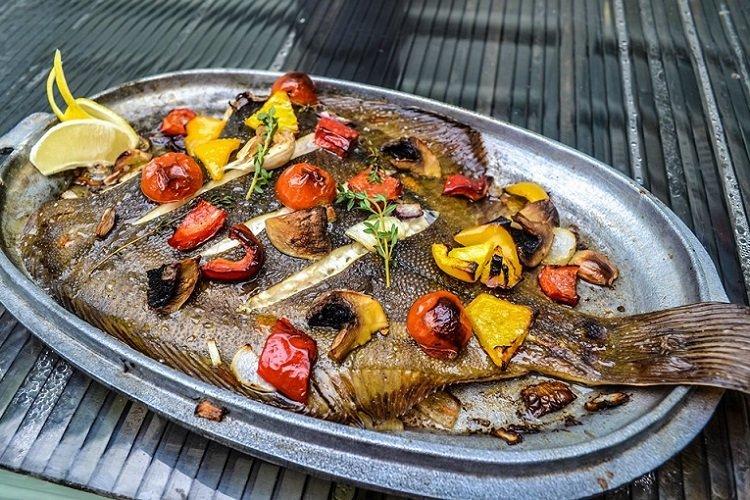 Platesa zapečená so zeleninou Platesa zapečená so zeleninou