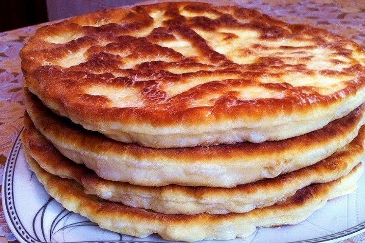 Tortilly s kokosovými vločkami na panvici Tortilly s kokosovými vločkami na panvici