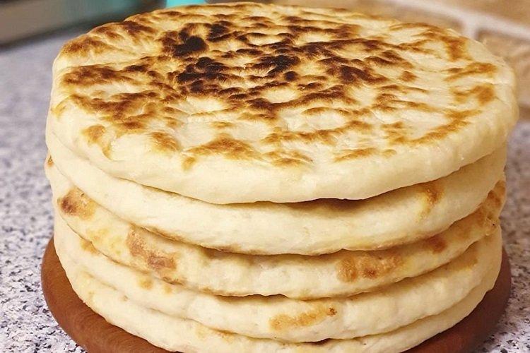 Pšeničné a ryžové koláče na panvici Pšeničné a ryžové koláče na panvici