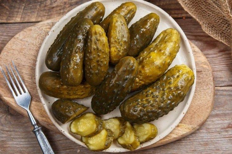 Kyslé uhorky s horčicou Kyslé uhorky s horčicou