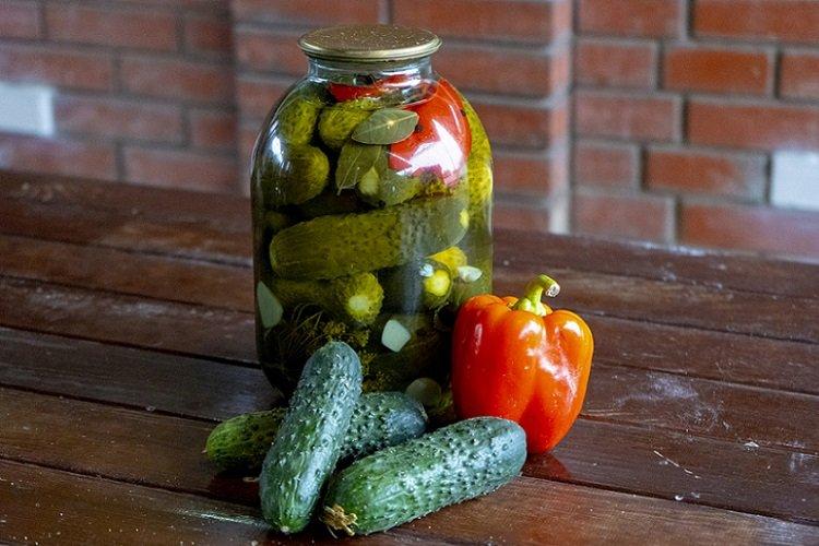 Uhorky s paprikou na zimu Uhorky s paprikou na zimu
