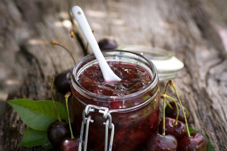 Čerešňový džem s čokoládou Čerešňový džem s čokoládou