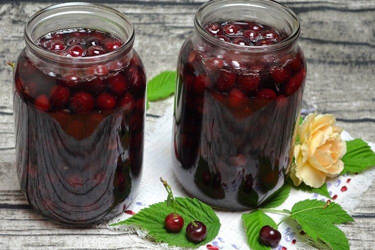 Konzervované čerešne s koňakom Konzervované čerešne s koňakom