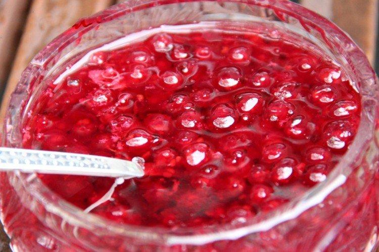 Džem z červených a bielych ríbezlí Džem z červených a bielych ríbezlí