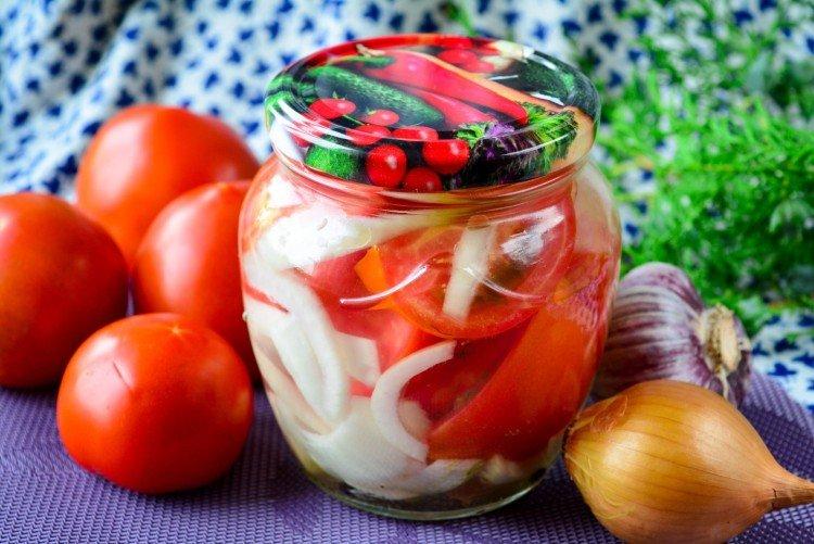 Paradajkový a zelerový šalát Paradajkový a zelerový šalát
