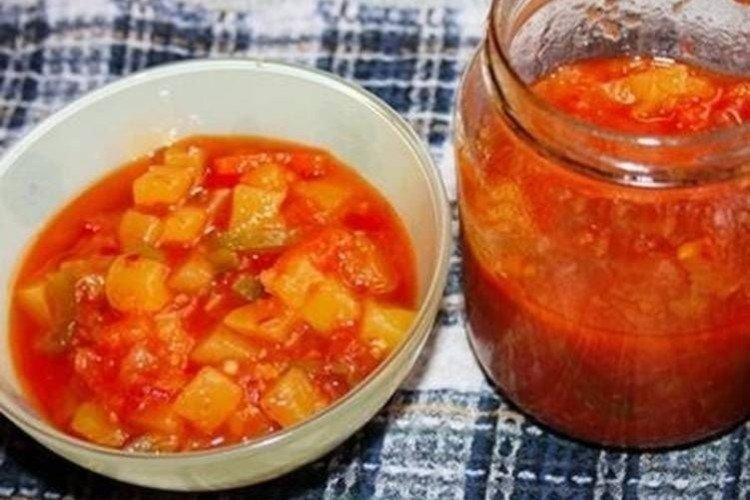 Paradajkový šalát s ananásom Paradajkový šalát s ananásom