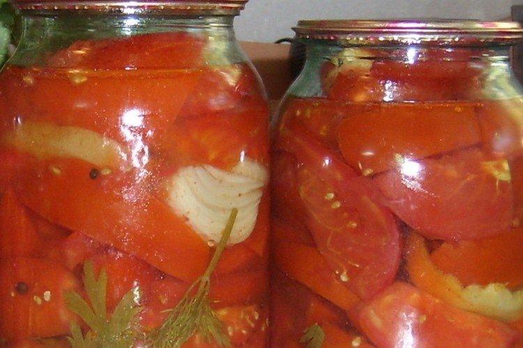 Paradajkový šalát s orechmi na zimu Paradajkový šalát s orechmi na zimu