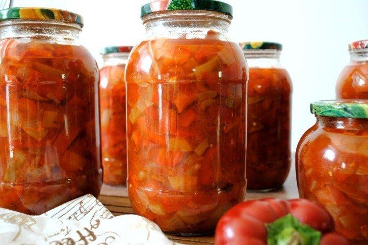 Paradajkový a paprikový šalát Paradajkový a paprikový šalát