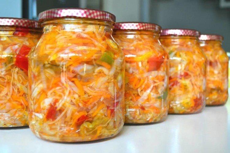 Paradajkový a kapustový šalát na zimu Paradajkový a kapustový šalát na zimu