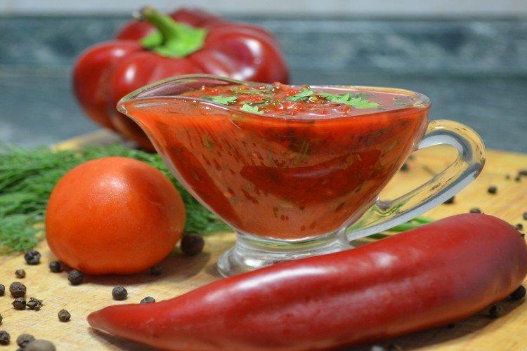 Adjika s paradajkami a bylinkami Adjika s paradajkami a bylinkami