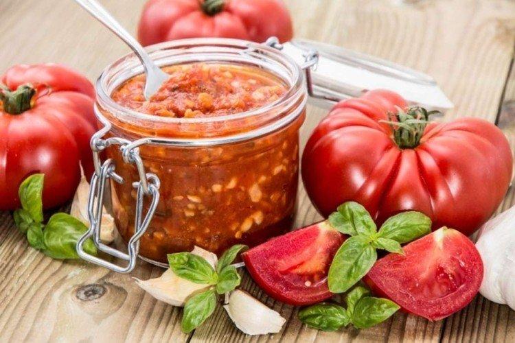 Adjika z paradajok s bazalkou Adjika z paradajok s bazalkou