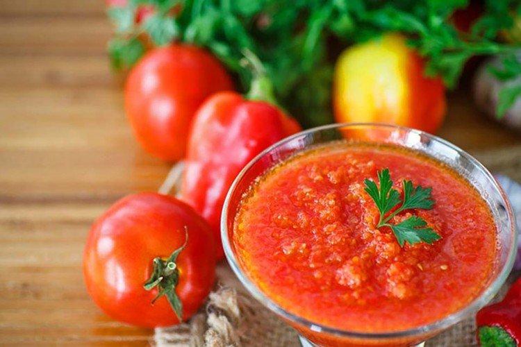 Adjika z paradajok v pomalom hrnci Adjika z paradajok v pomalom hrnci