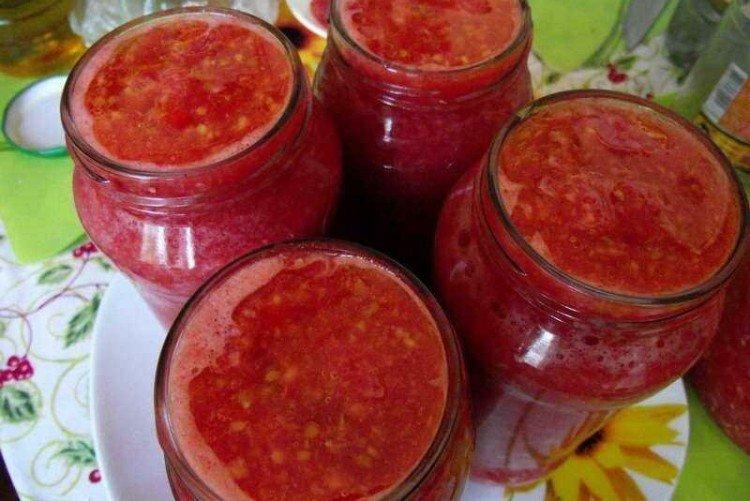 Adjika s paradajkami a cesnakom Adjika s paradajkami a cesnakom