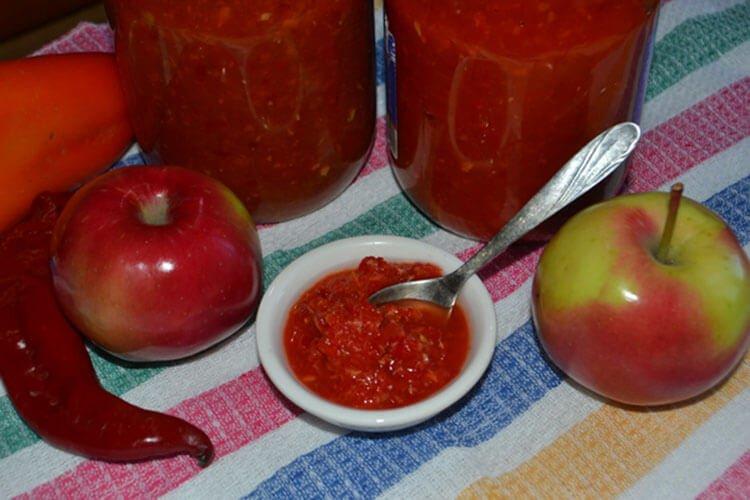 Adjika z paradajok s jablkami Adjika z paradajok s jablkami