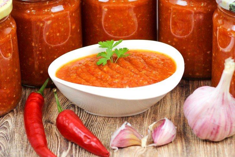 Adjika s paradajkami a mrkvou Adjika s paradajkami a mrkvou