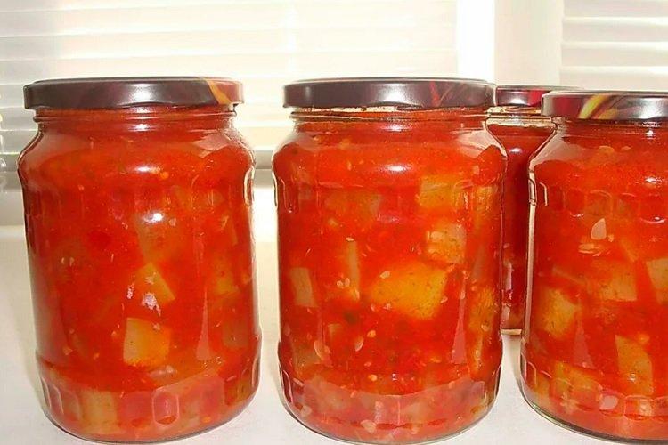 Cuketa marinovaná v paradajkovej omáčke Cuketa marinovaná v paradajkovej omáčke