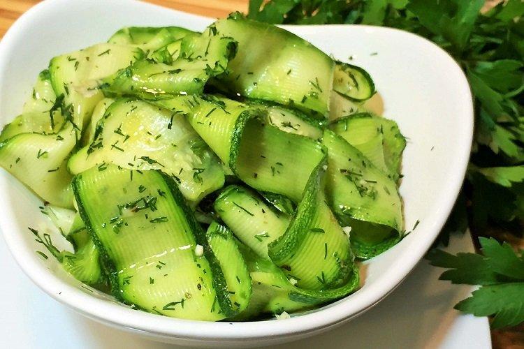 Rýchly recept na nakladanú cuketu Rýchly recept na nakladanú cuketu