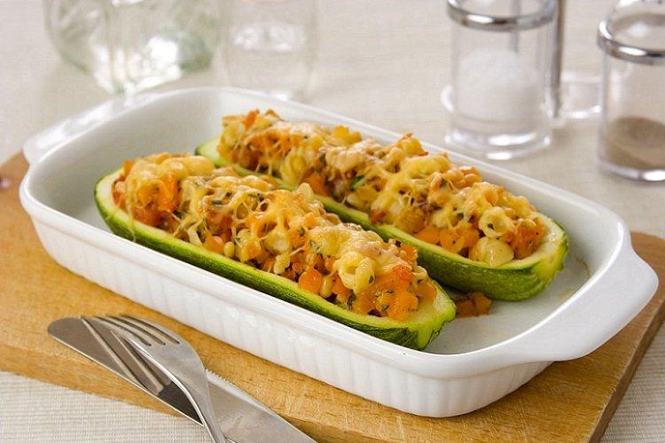 Cuketa pečená s mletým mäsom a zeleninou Cuketa pečená s mletým mäsom a zeleninou