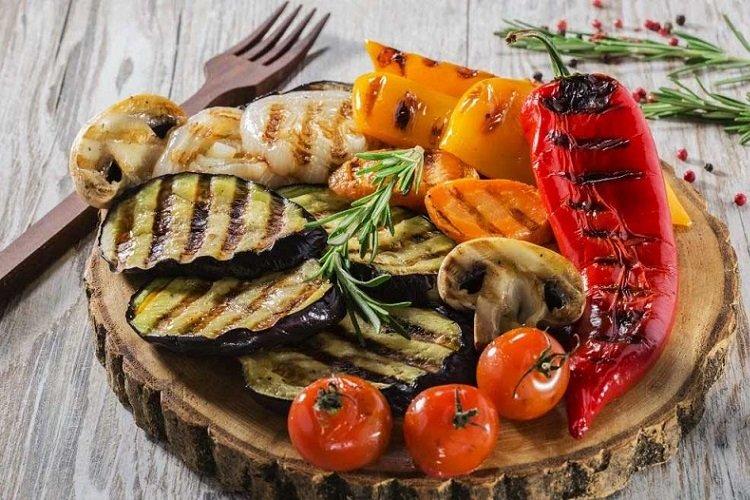 Grilovaná zelenina marinovaná v sójovej omáčke Grilovaná zelenina marinovaná v sójovej omáčke