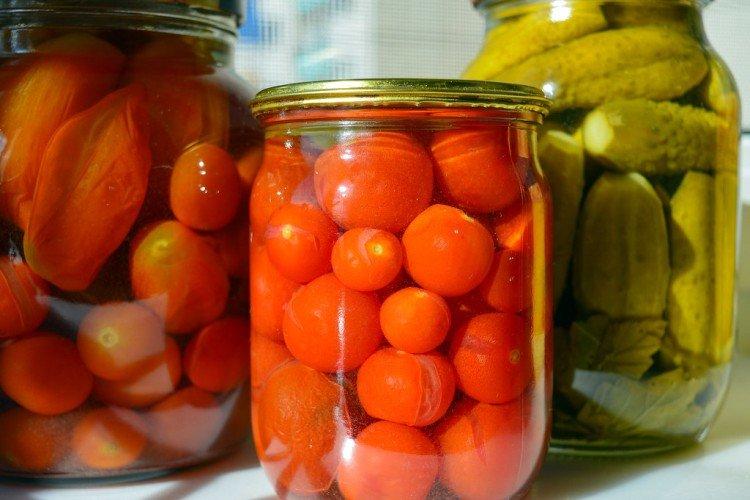 20 chutných receptov z nakladaných paradajok 20 chutných receptov z nakladaných paradajok