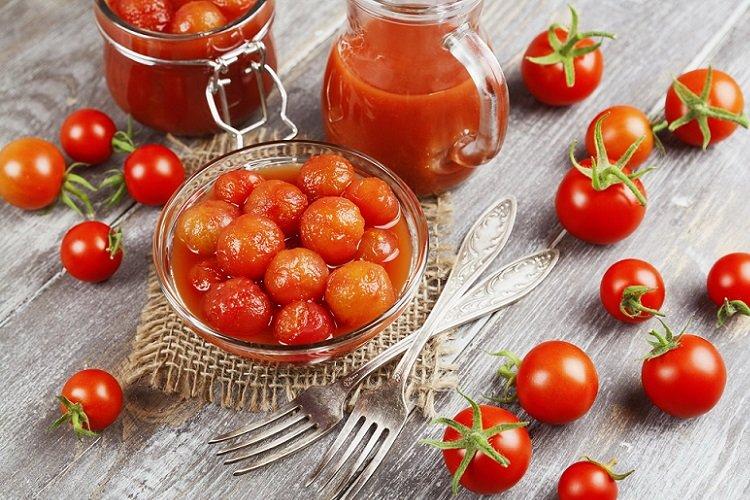 Nakladané paradajky v paradajkovej šťave Nakladané paradajky v paradajkovej šťave