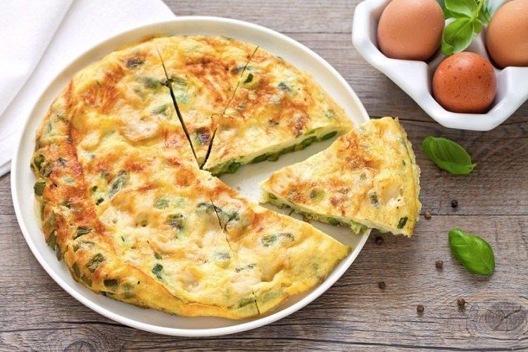Cuketová omeleta so smotanovým syrom Cuketová omeleta so smotanovým syrom