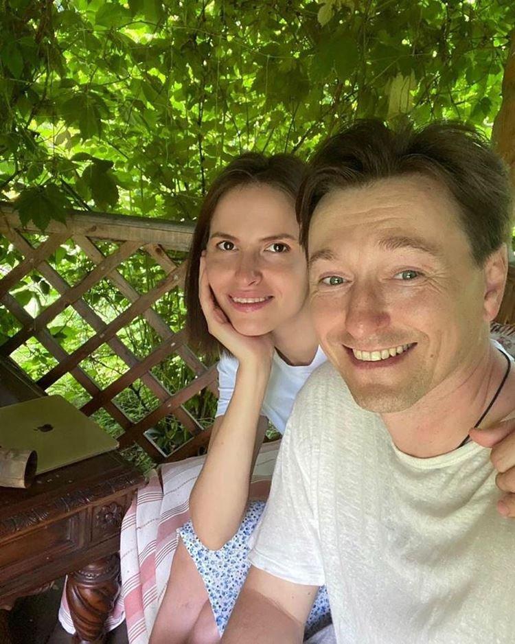 Sergej Bezrukov v krajine - Kde celebrity odpočívajú v lete 2020 Sergej Bezrukov v krajine - Kde celebrity odpočívajú v lete 2020