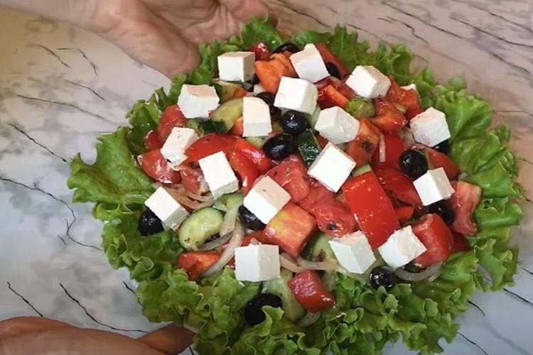Šalát z gréckej bazalky - recept krok za krokom s fotografiou Šalát z gréckej bazalky - recept krok za krokom s fotografiou
