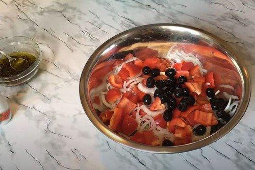 Šalát z gréckej bazalky - recept krok za krokom Šalát z gréckej bazalky - recept krok za krokom