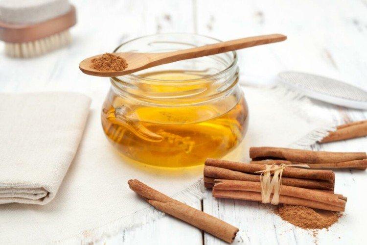 Škoricový medový peeling - Ako sa zbaviť čiernych bodiek na tvári Škoricový medový peeling - Ako sa zbaviť čiernych bodiek na tvári