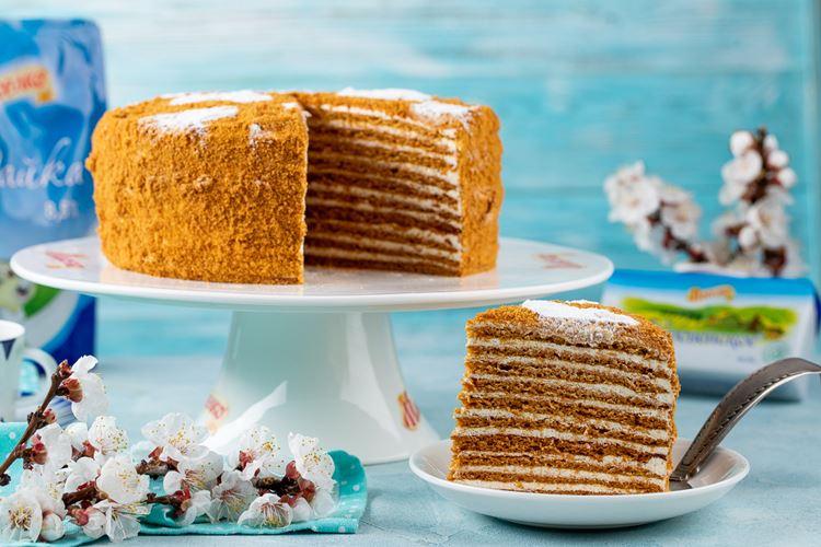 Klasický medový koláč: 5 jednoduchých a chutných receptov (krok za krokom) Klasický medový koláč: 5 jednoduchých a chutných receptov (krok za krokom)