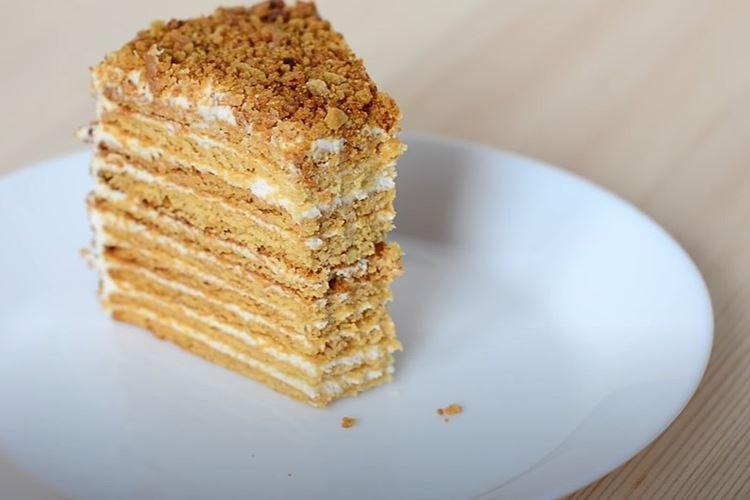 Klasický medový koláč s dvoma druhmi krému - recept krok za krokom s fotografiou Klasický medový koláč s dvoma druhmi krému - recept krok za krokom s fotografiou