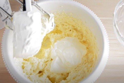 Klasický medový koláč s dvoma druhmi krému - recept krok za krokom Klasický medový koláč s dvoma druhmi krému - recept krok za krokom