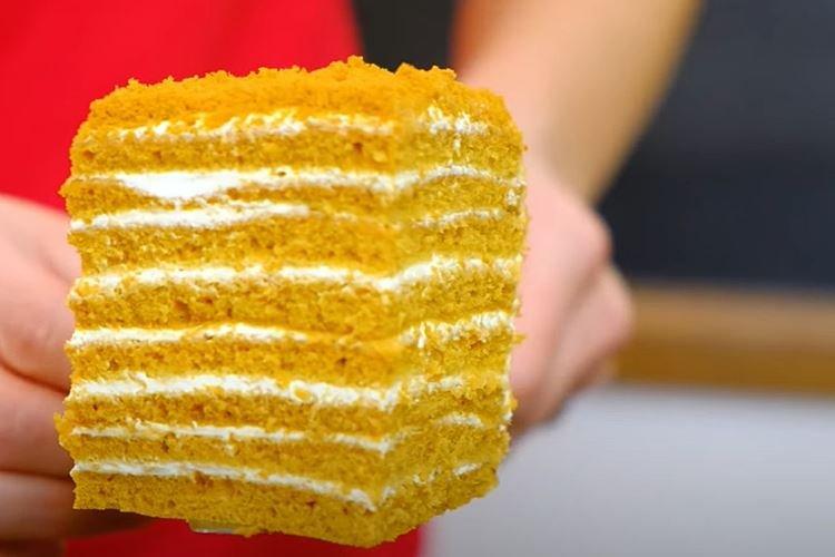 Rýchly medový koláč bez valcovania koláčov - recept krok za krokom s fotografiou Rýchly medový koláč bez valcovania koláčov - recept krok za krokom s fotografiou