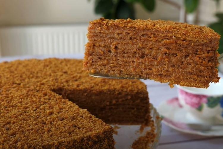 Klasický medový koláč s kondenzovaným mliekom - recept krok za krokom s fotografiou Klasický medový koláč s kondenzovaným mliekom - recept krok za krokom s fotografiou